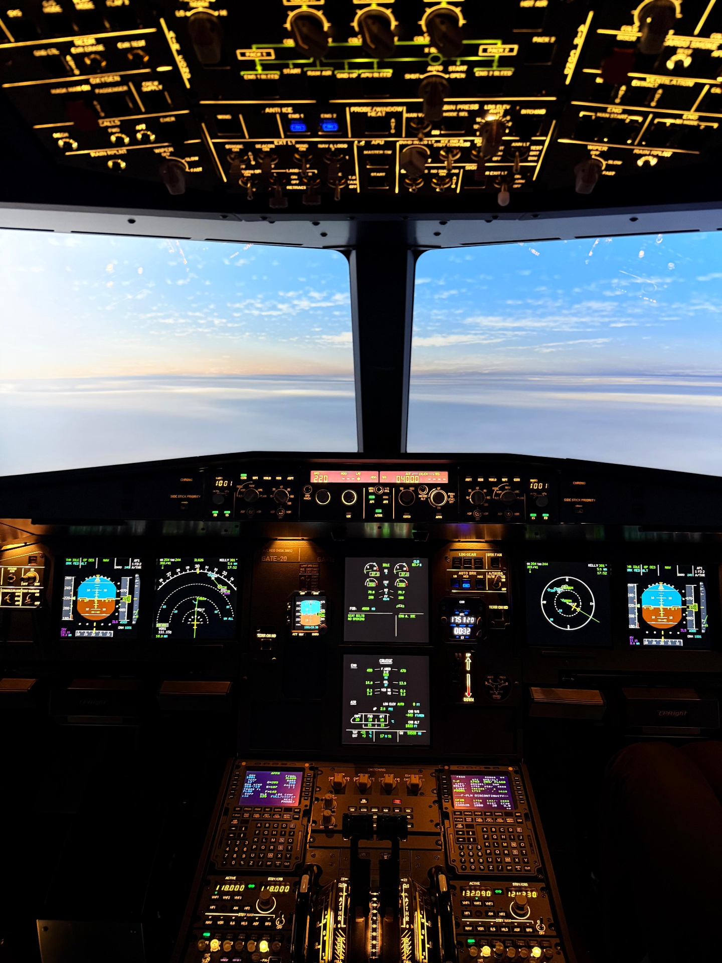 Full A320 flight deck with primary displays